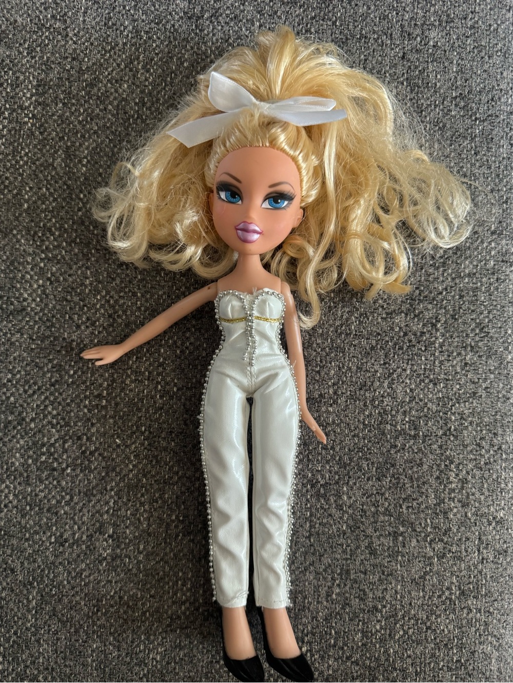 BRATZ DOLL DESIGNED BY CLOE 2008